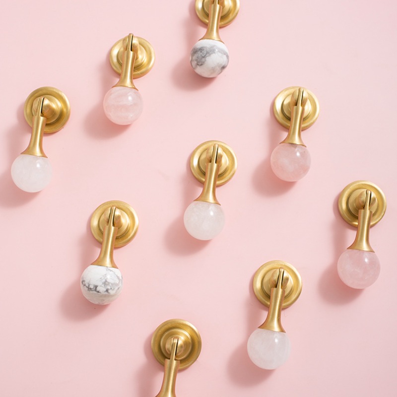 ホワイトクリスタルボール+真鍮製家具ハンドル食器棚引き出しプ - Furniture Hardware Drop Pulls のレビューと価格