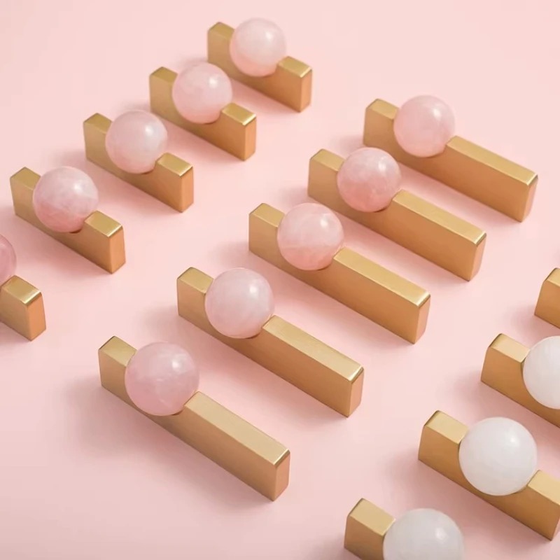白いクリスタルボールと真鍮製の家具用取っ手、キャビネットや引 - Furniture Hardware Drop Pulls のレビューと価格